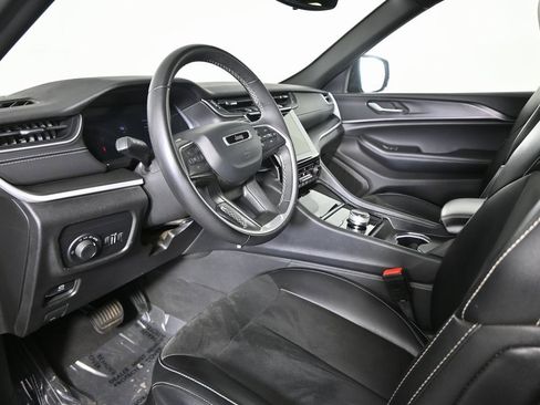 Used 2024 Jeep Grand Cherokee Altitude image 22