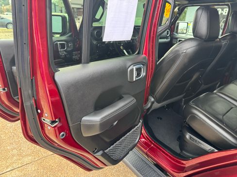 Used 2022 Jeep Wrangler Unlimited Sahara w/ Cold Weather Group image 32