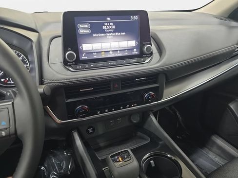 Used 2025 Nissan Rogue SV AWD/4WD image 19