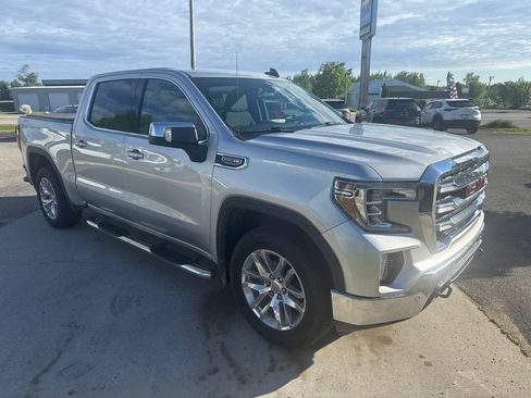 Used 2019 GMC Sierra 1500 SLE w/ SLE Value Package AWD/4WD image 3