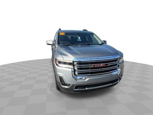 Certified 2023 GMC Acadia SLT w/ Preferred Package FWD image 3