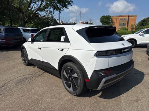 New 2025 Hyundai Ioniq 5 SEL image 5