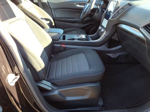 Certified 2022 Ford Edge SE w/ Black Appearance Package image 9