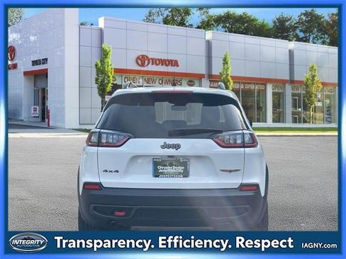 Used 2022 Jeep Cherokee Trailhawk image 5