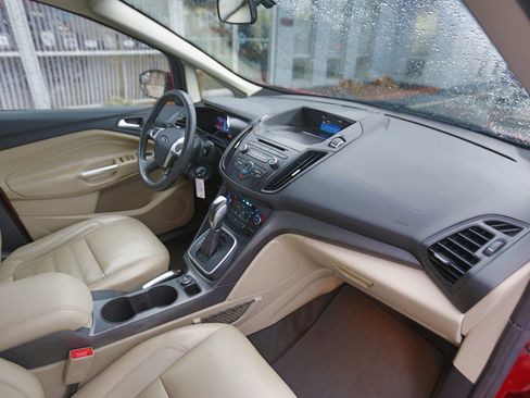 Used 2017 Ford C-MAX Energi SE w/ Equipment Group 402A image 18