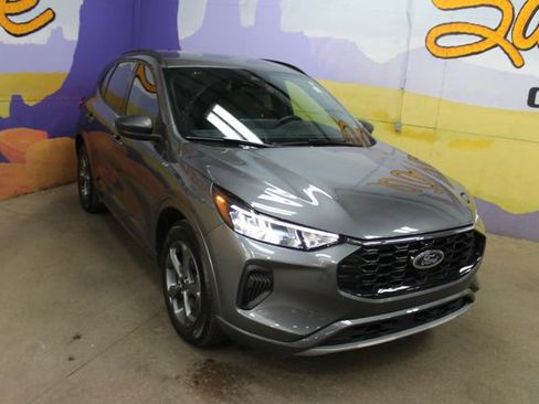 Used 2023 Ford Escape ST-Line w/ Tech Pack #1 AWD/4WD image 2