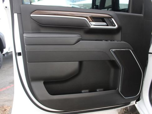 Used 2025 Chevrolet Silverado 2500 LT w/ Trail Boss Package AWD/4WD image 19