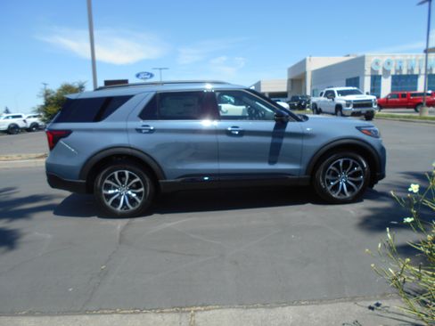 New 2026 Ford Explorer ST-Line AWD/4WD image 3