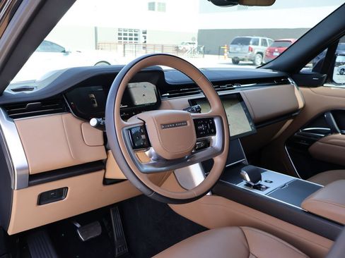 Certified 2024 Land Rover Range Rover SE AWD/4WD image 17