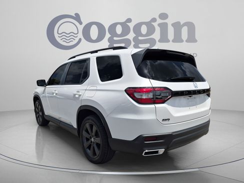 Certified 2025 Honda Pilot Sport image 4