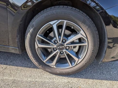Certified 2024 Kia Forte LXS FWD image 11