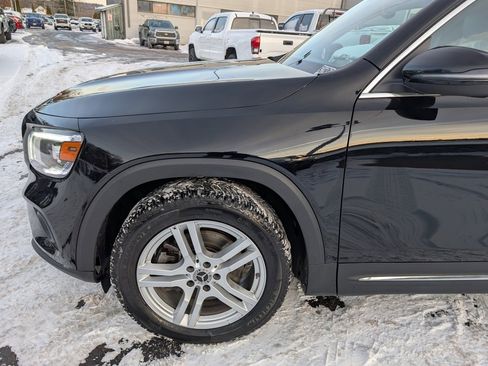 Used 2022 Mercedes-Benz GLB 250 4MATIC image 2