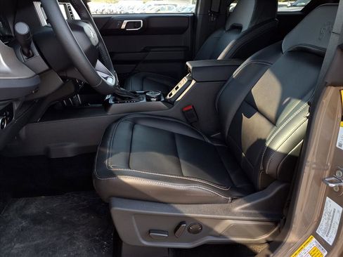 New 2025 Ford Bronco Outer Banks image 6