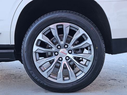 Used 2021 GMC Yukon Denali w/ Denali Premium Package image 28