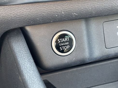 Used 2023 Nissan Rogue SV FWD image 9