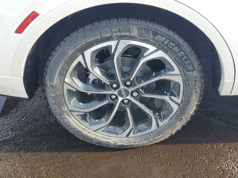 New 2026 Lincoln Nautilus Reserve image 5