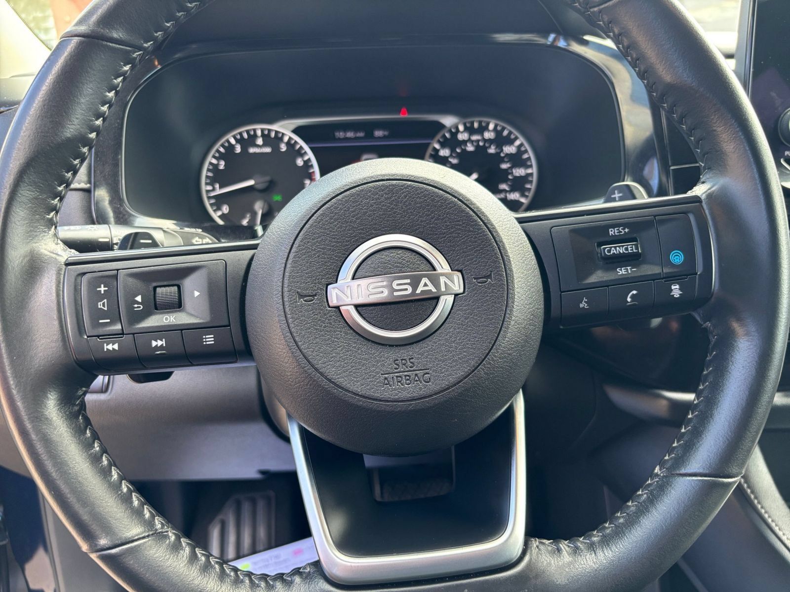 Used 2025 Nissan Pathfinder SV FWD image 29