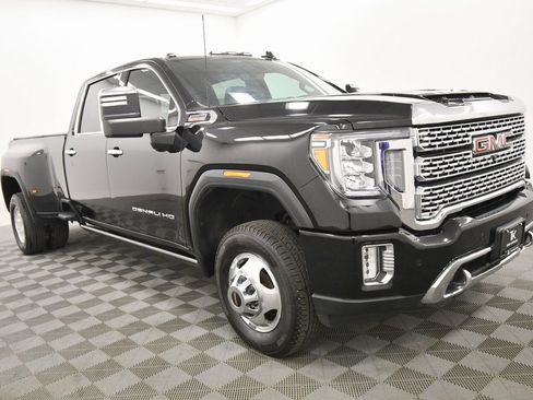 Used 2023 GMC Sierra 3500 Denali w/ Denali Ultimate Package image 10