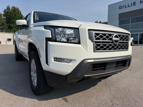 Used 2024 Nissan Frontier SV w/ SV Convenience Package AWD/4WD image 4