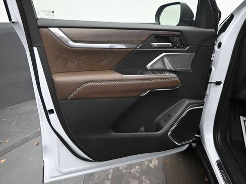 New 2026 GMC Acadia Denali Ultimate w/ LPO, Floor Liner Package image 9