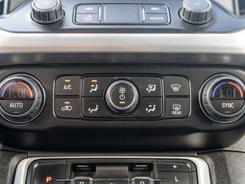 Used 2023 GMC Acadia SLT image 29