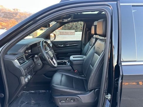 Used 2023 GMC Yukon XL Denali image 12