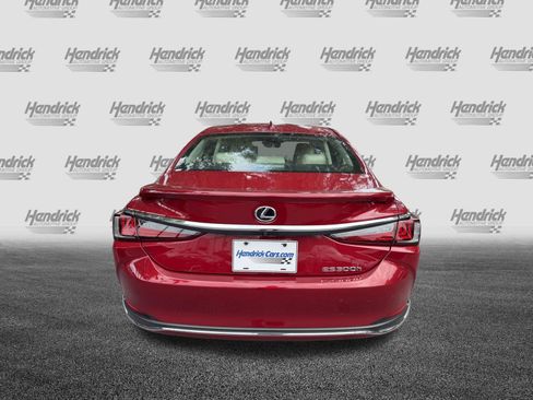 Used 2025 Lexus ES 300h w/ Premium Package FWD image 8