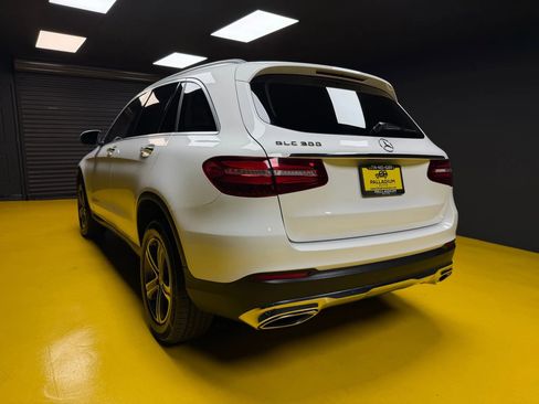 Used 2019 Mercedes-Benz GLC 300 image 4