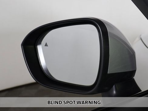 Used 2024 Nissan Rogue SV image 4