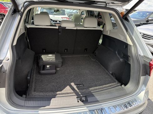 Used 2020 Volkswagen Tiguan SEL AWD/4WD image 26