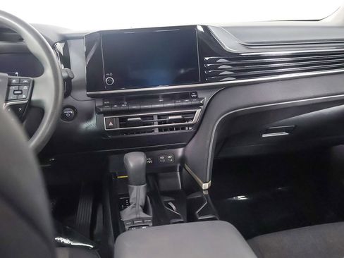 Used 2025 Toyota Camry LE image 29