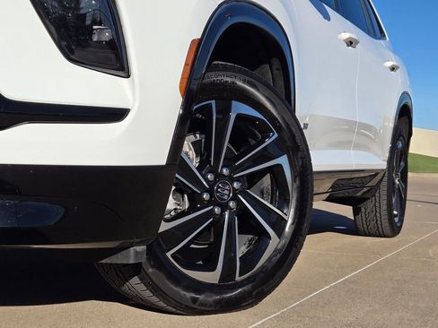 Used 2025 Buick Enclave Sport Touring image 8