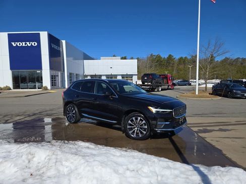 Used 2023 Volvo XC60 B5 Plus image 2