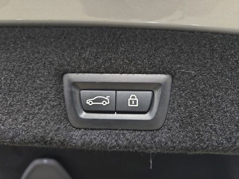 Used 2022 BMW 740i w/ M Sport Package image 31