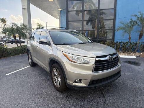 Used 2016 Toyota Highlander Limited Platinum image 2