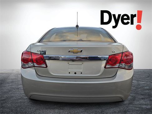 Used 2016 Chevrolet Cruze LT w/ Technology Package image 6