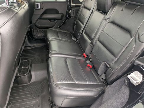 Used 2020 Jeep Wrangler Unlimited Sahara image 18