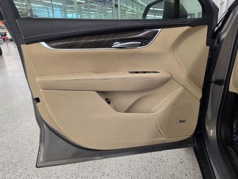 Used 2018 Cadillac XT5 FWD image 34