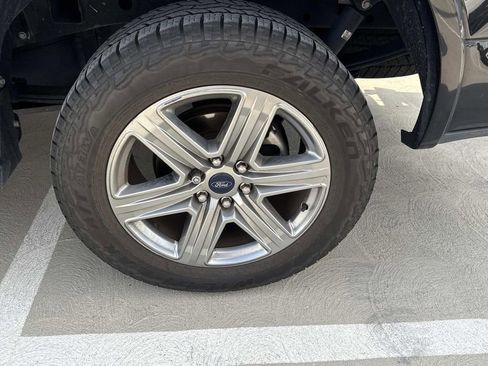 Used 2018 Ford F150 Lariat w/ Equipment Group 502A Luxury AWD/4WD image 8