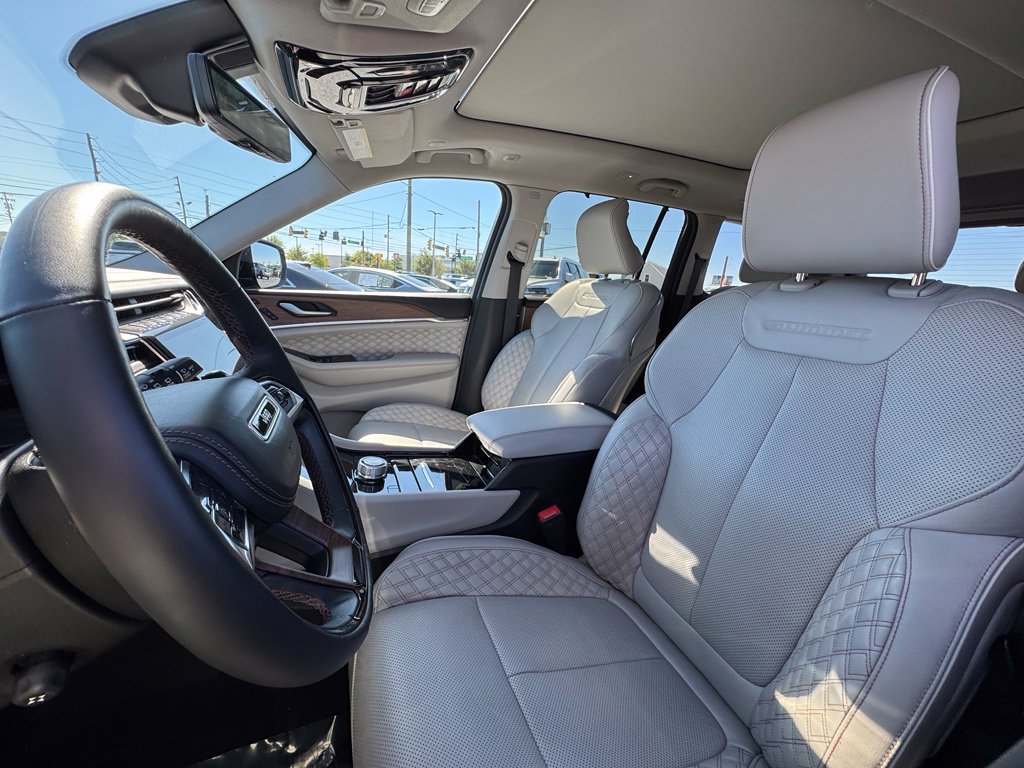 Used 2023 Jeep Grand Cherokee Summit w/ Adv Protech Group IV RWD image 15