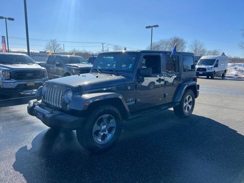 Used 2017 Jeep Wrangler Unlimited Sahara w/ Dual Top Group image 3