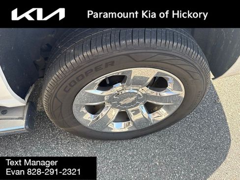 Used 2018 Chevrolet Suburban Premier AWD/4WD image 13