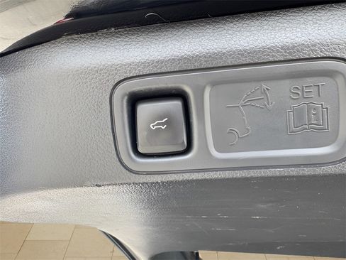 Used 2024 Ford Expedition Max XLT image 31