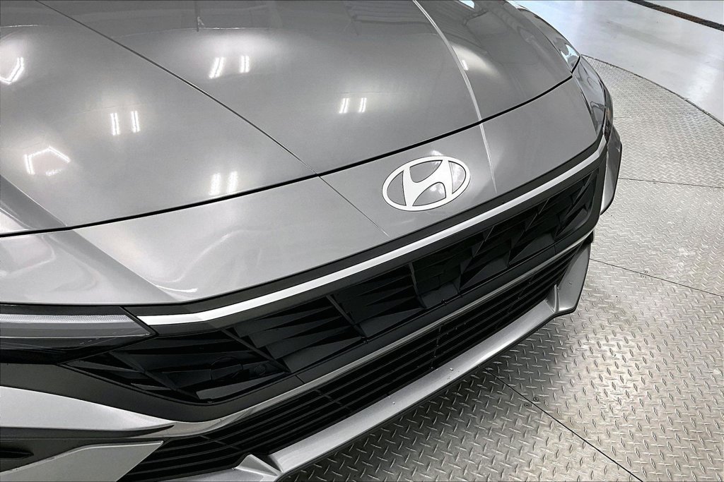 Certified 2025 Hyundai Elantra Sport FWD image 29