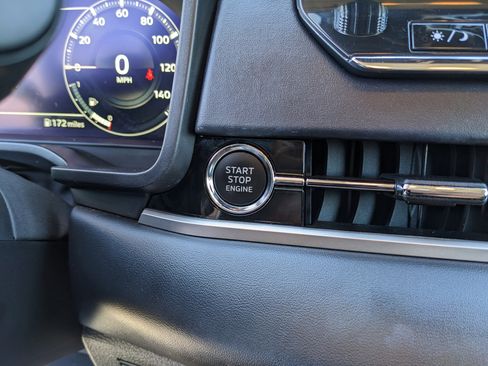 Used 2024 Mitsubishi Outlander SE image 33