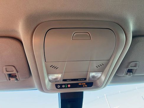 Used 2023 Chevrolet Equinox LT image 39