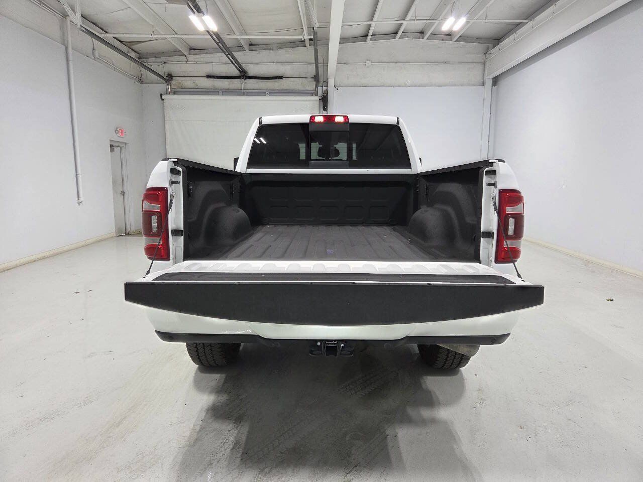 Used 2023 RAM 2500 Laramie AWD/4WD image 9