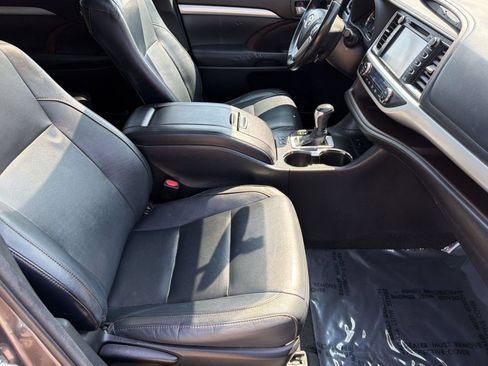 Used 2015 Toyota Highlander XLE FWD image 25