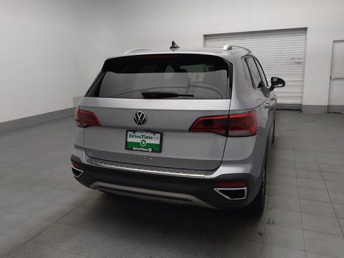 Used 2023 Volkswagen Taos SE w/ Panoramic Sunroof Package FWD image 7