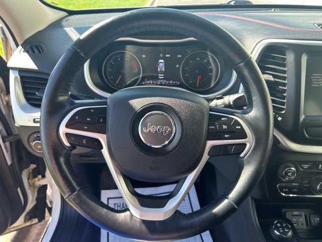 Used 2018 Jeep Cherokee Trailhawk w/ Comfort & Convenience Group AWD/4WD image 16